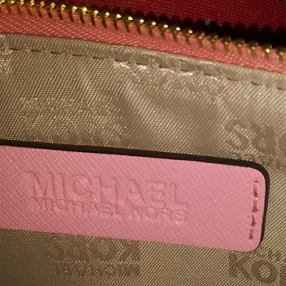A Wristlet from Michael Kors - Picture 4 of 7